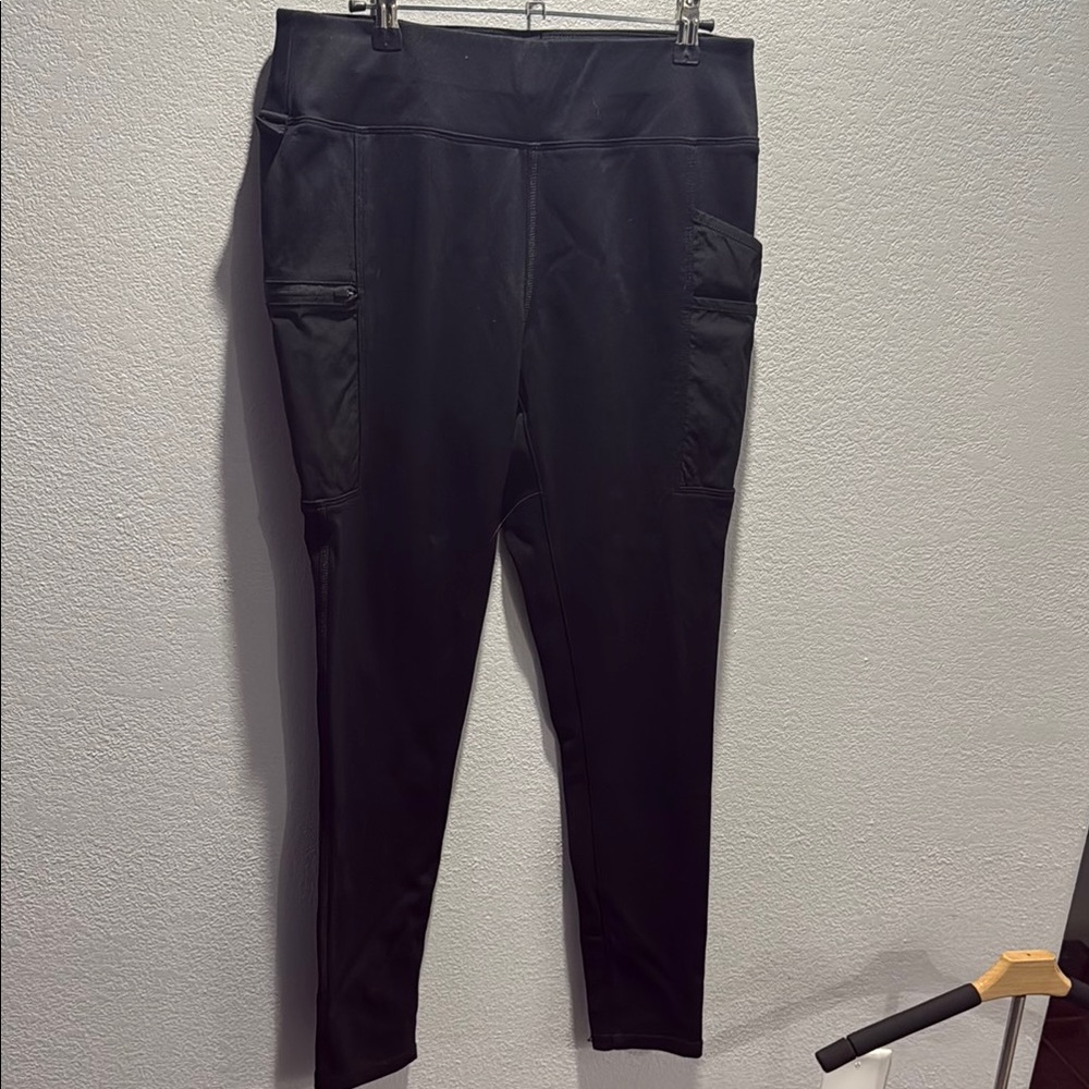 Women's Black Carhartt leggings.